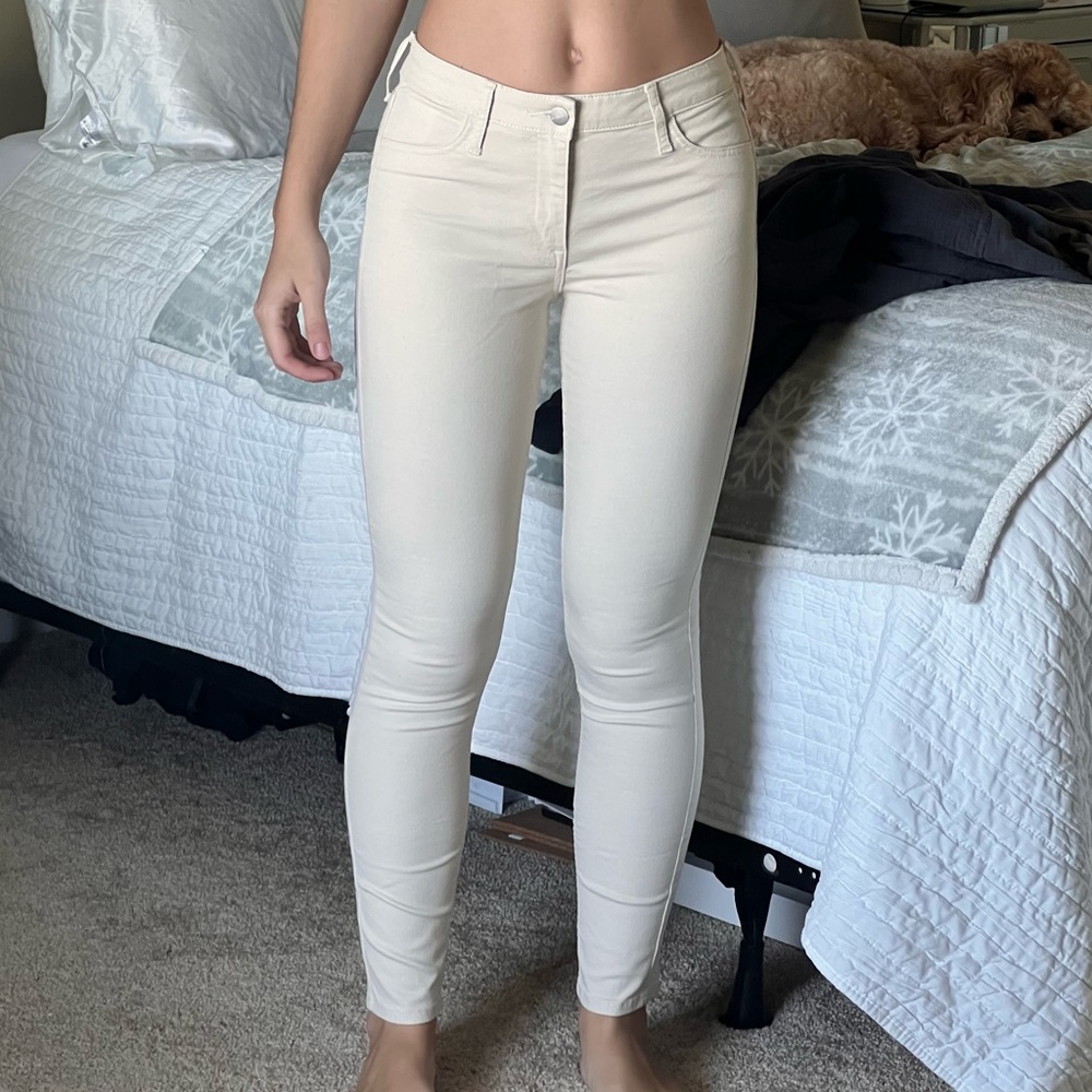 White skinny jeans